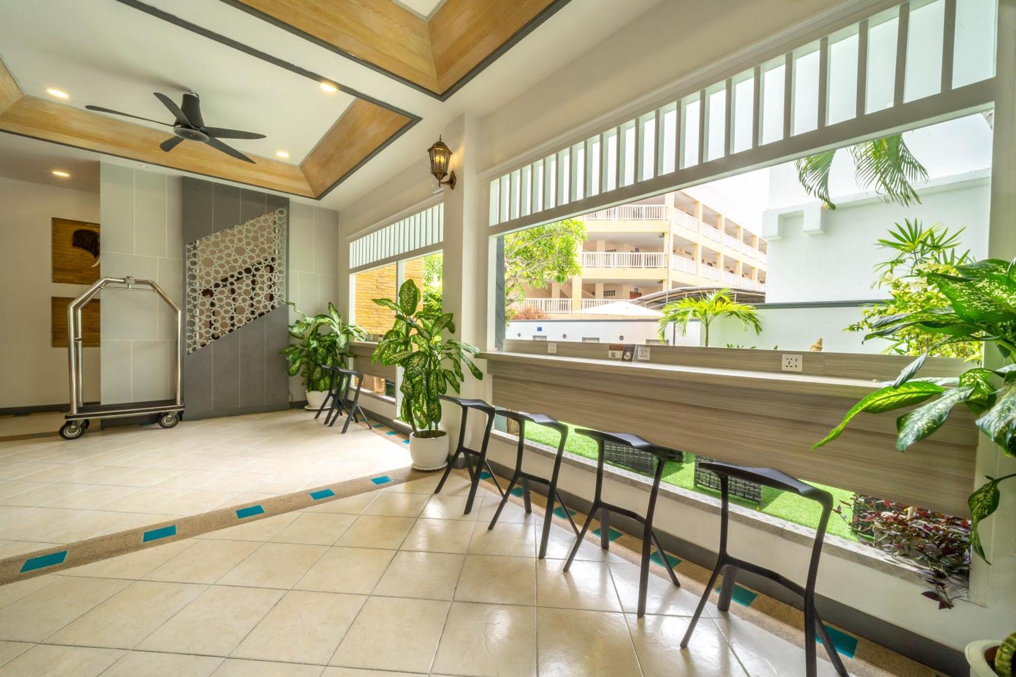 La Vintage Resort Patong Экстерьер фото